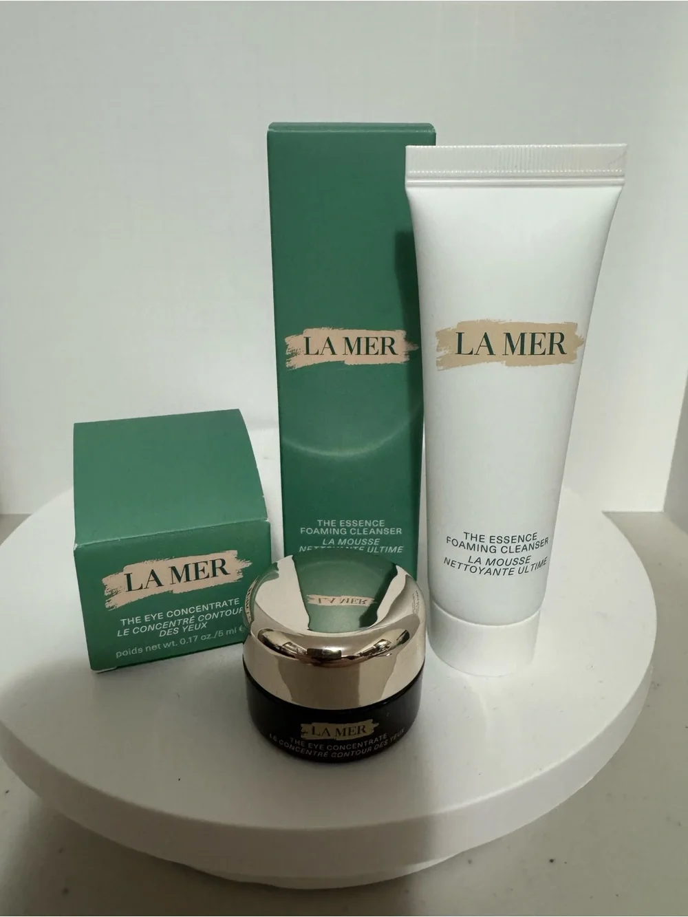 La Mer Eye concentrate and foaming cleanser with cosmetic pouch